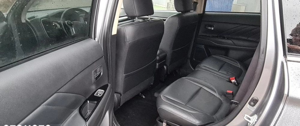 Mitsubishi Outlander cena 98900 przebieg: 63655, rok produkcji 2018 z Gostynin małe 379